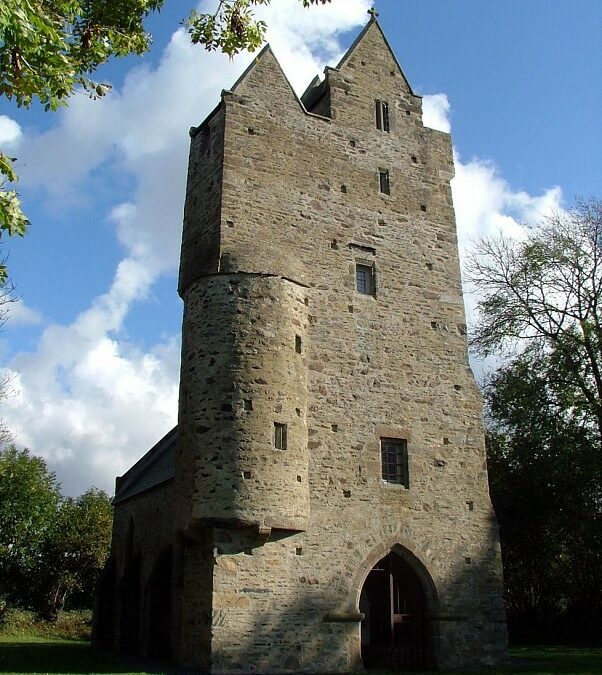 « Explorez l’Ermitage Saint Gerbold à Gratot près de Coutances, Manche – Un Voyage Historique avec La Maison Folia »